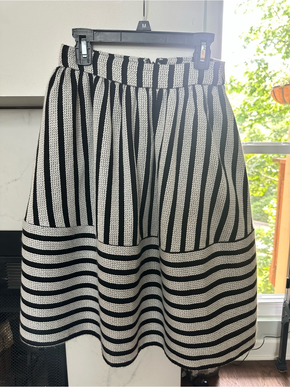 Express White Black Striped Skirt Size 00 ✨ High Waist Full A-Line w/ Pockets